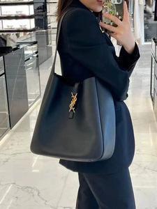 Sac fourre-tout grand format pour femme, version haut de gamme, de qualité supérieure, à porter à l'épaule ou à la main, de Guangzhou - Product Image 6