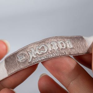 Etiquetas Colgantes Tejidas Coloridas con Logotipo de Marca de Diseño Personalizado, Etiquetas de Precio para Ropa al por Mayor - Product Image 1