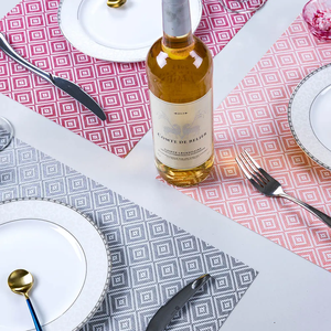 Design populaire Vente en gros Vente de gros Tissu lavable au lave-vaisselle Napperon en plastique PVC vinyle pour la <span class=keywords><strong>cuisine</strong></span> Napperons pour le dîner <span class=keywords><strong>Tapis</strong></span> de table de restaurant personnalisés - Product Image 4