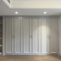 Solution de conception gratuite : Armoire en bois durable pour chambre à coucher, lit mural dissimulé avec armoire moderne en bois massif couleur noyer et portes coulissantes