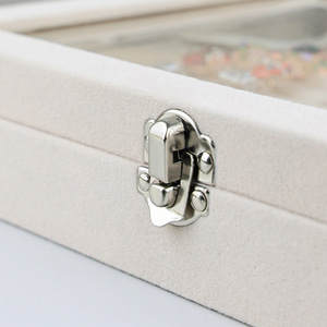 กล่องโชว์เครื่องประดับทรงสี่เหลี่ยมกระดาษปิดด้วยหัวเข็มขัดแบบหรูหราสำหรับใส่แหวนต่างหูถาดใส่นาฬิกา - Product Image 6