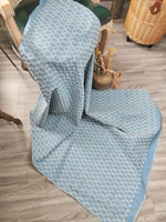 Tissu en coton denim bleu clair et blanc à broderie géométrique ajourée, motif floral miniature, pour robe d'été