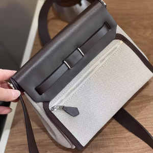 <span class=keywords><strong>2025</strong></span> Mini Túi Vải Cho Phụ Nữ Đa Năng Phong Cách Giản Dị Dây Kéo Chuỗi Thư Đinh Tán Vai Duy Nhất Crossbody Thiết Kế Mới Cho Mùa Xuân - Product Image 1