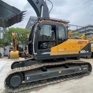Excavatrice sur chenilles hydraulique d'occasion HYUNDAI R300LC-9S de 30 tonnes avec moteur et pompe Cummins pour l'exploitation minière et la construction - Product Image 2