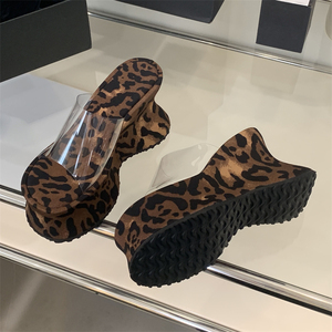 Nouvelles Sandales Confortables à Talon Compensé Imprimé Léopard pour Femme 2025 – Tongs d'Été Respirantes et Tendance - Product Image 4