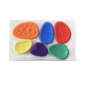 Lot de Pierres Sensorielles Apaisantes pour Enfants – Jouets Fidget Souples en Silicone Durable – Formes Arc-en-ciel Assorties pour Calmer les Mains - Product Image 1