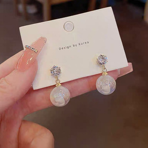 Boucles d'oreilles pendantes en alliage de zinc plaqué or pour femmes, double couche, en forme de cœur, avec strass multicolores et cristaux, style chrétien, vente en gros - Product Image 3