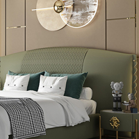 Ensemble de chambre à coucher avec lit double en cuir véritable capitonné, design italien moderne et luxueux, cadre en bois de pin