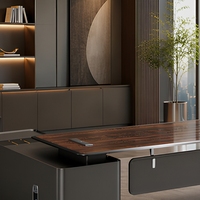 Meja Eksekutif Modern 1600mm E1 MDF CEO Boss Table Cat Berbasis Air Power Hub Perabot Kantor Manajer