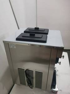 เครื่องทำไอศกรีมนุ่มแบบตั้งโต๊ะอัตโนมัติเชิงพาณิชย์ สามรสชาติ - Product Image 5