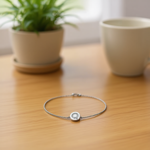 Bracciale in Acciaio Inossidabile con Ciondolo a Lettera Q da 1 Cm, Gioiello di Moda, Accessorio Femminile - Product Image 3