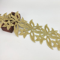 Promotion pas cher en gros broderie fleur doré Guipure dentelle passementerie tissu pour robe de soirée de mariage de mariée indienne
