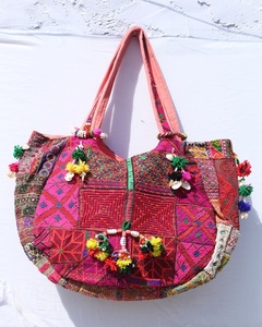 Bolso Tote Banjara Hecho a Mano, Bolso de Hombro Bordado con Flores, Gran Capacidad, Forro de Algodón Ligero - Product Image 1