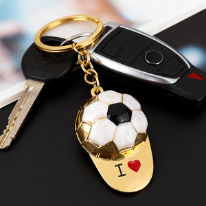 Llavero de Aleación de Zinc con Diseño de Balón de Fútbol, Dorado, Impermeable, Ligero, Regalo Conmemorativo para Eventos Deportivos y Cumpleaños - Product Image 3