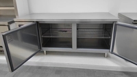 Table de travail réfrigérée en acier inoxydable RTK-Commercial - Table congélateur/refroidisseur 2-en-1 à double porte avec dégivrage automatique pour cuisine