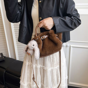 Nuove Borse a Mano Invernali di Tendenza in Peluche per Giovani Donne, Piccola Borsa in Ecopelliccia - Product Image 6