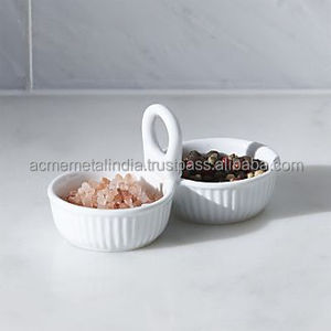 Ensemble de salière et poivrière en métal de luxe de couleur argentée parfait pour les ustensiles de cuisine et la vaisselle à manger - Product Image 4