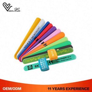 สายรัดข้อมือซิลิโคนยางราคาถูก  แบบสะท้อนแสง  PVC  แบบสั่งทำได้  ประดับลูกปัด  ของชำร่วยงานปาร์ตี้สำหรับเด็ก  รุ่น Lx-Slw2 - Product Image 4