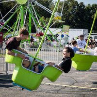 Manège de carnaval extérieur : Chaise volante rotative, machine d'attraction de marque Songfa pour foire, festival, parc à thème, fête foraine et autres événements.