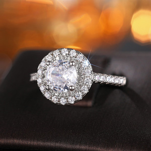 Anello Geometrico Rotondo per Donne, Gioiello Chic di Lusso per Matrimonio e Fidanzamento, Regalo Elegante - Product Image 5