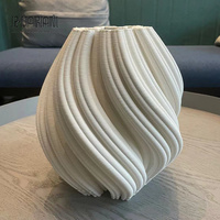 Vase en céramique moderne au design unique scandinave minimaliste, imprimé en 3D blanc