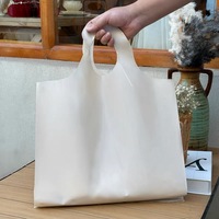 Sacs pour chemises habillées en plastique imprimés personnalisés avec poignées de poinçonnage Sacs pour couvertures de vêtements