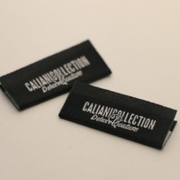 Label Pakaian Leher Satin Halus Berkualitas Tinggi, Custom, Non-Woven, Hot Stamping, Ramah Lingkungan, Bentuk Persegi Panjang/Persegi, Kepadatan Benang Tinggi, Bermerek