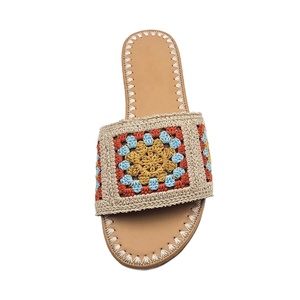 Comode pantofole da <span class=keywords><strong>donna</strong></span> <span class=keywords><strong>con</strong></span> chiusura a punta <span class=keywords><strong>con</strong></span> dettagli personalizzati impreziositi alla moda - Product Image 3