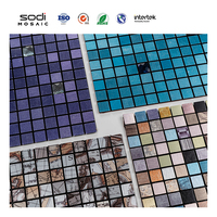 Autocollants muraux de papier peint auto-adhésif en PVC bleu violet carreaux de mosaïque imperméables à peler et à coller pour une utilisation dans la salle de bain et le salon