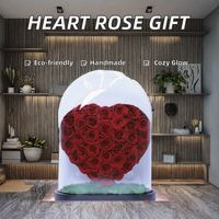 Saint-Valentin, Remise de diplômes, Mariages : Boîte cadeau éternelle en forme de cœur avec roses stabilisées et fleurs séchées faites à la main