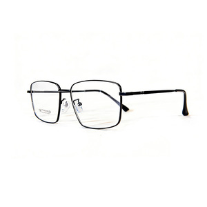 Montures de lunettes rectangulaires Danyang pour hommes, taille moyenne, en alliage de titane 18K, légères, style professionnel, lunettes optiques - Product Image 2