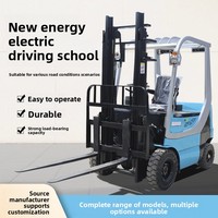 Chariot élévateur compact électrique de 1,5 tonne à quatre roues, type assis, avec levage hydraulique pour chargement/déchargement, chariot élévateur à fourche à énergie nouvelle
