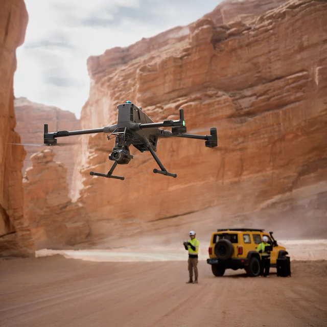 Universal Matrice 400 RTK Dron with Integrated Rotating LiDAR and MmWave Radar for Power-line-level Obstacle Sensing M400 RTK