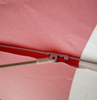RPET 160g Base de chaise d'extérieur Sun premium Parapluie de plage 36 pouces Blanc Rouge Couleur Parapluie de plage promotionnel avec logo imprimé