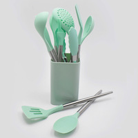 Kingwise Lot de 10 tourneurs de cuisine en silicone avec manche en acier inoxydable Nouveau design Batterie de cuisine résistante à la chaleur Louche