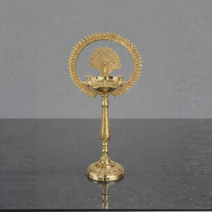 Lampe à huile Diya en laiton en forme de paon, traditionnelle pour la Puja hindoue, la décoration des temples, le festival Diwali et la décoration intérieure - Product Image 3