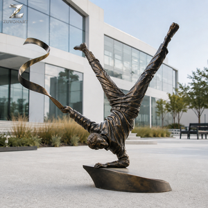Scultura in Bronzo di Ginnasta, Statua di Figura Umana Acrobatica Fusa a Mano con Patina Anticata per Hall di Hotel, Palestre e Impianti Sportivi - Product Image 5