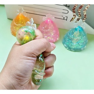 ของเล่นบีบมือรูปต้นคริสต์มาสและตุ๊กตาหิมะน่ารัก ทำจากมอลโทส TPR ของตกแต่งโต๊ะคริสต์มาส ของขวัญวันหยุด ของขวัญปาร์ตี้ ช่วยคลายเครียด - Product Image 3