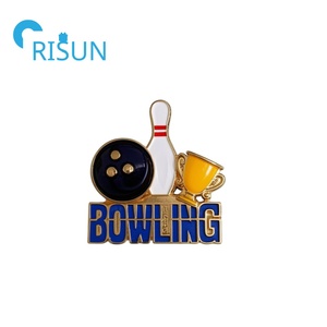 Sản Xuất Kim Loại Bát & Skittles Pin Huy Hiệu <span class=keywords><strong>Bowling</strong></span> Bát Với Bóng Men Cỏ Bát Ten-Pin <span class=keywords><strong>Bowling</strong></span> Bóng Ve Áo Pin - Product Image 4