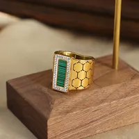 Schicker Breiter Ring mit Wabenmuster und Strass-Besatz, Rechteckiger Ring aus Titan-Stahl Edelstahl Modeschmuck