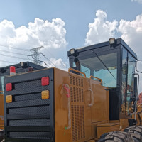 Niveleuse à moteur d'occasion 16,5t en stock avec lame de 4,27 m et moteur de 172 kW pour une expédition rapide à l'échelle mondiale