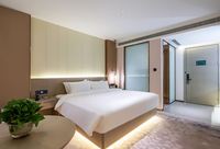 Suite de mobilier de chambre d'hôtel moderne Marriott 5 étoiles, lit sur mesure, placage de bois massif, tête de lit LED à intensité variable, appartement, villa