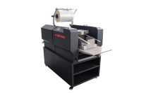 آلة تغليف حراري أوتوماتيكية بالكامل طراز SMFM390G-Pro من SENWEI، منتج جديد، سعة 390، مع نظام تغذية بالشفط وتسخين بالزيت