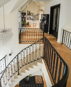 Thiết Kế Sáng Tạo Rèn Sắt Trong Nhà Ngoài Trời Trang Trí Cứu Trợ Thép Cầu Thang Ban Công Lan can Cho Biệt Thự Khách Sạn Cho Thủy Tinh - Product Image 3