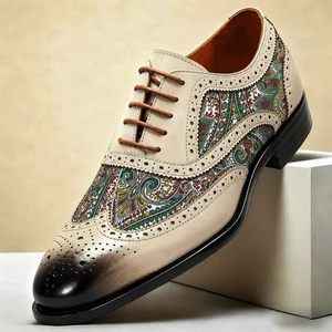 Chaussures habillées de bureau tendance en cuir pleine fleur à lacets, style britannique haut de gamme, respirantes, type brogue, grandes tailles pour hommes - Product Image 1