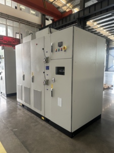 WD5100 10kV 250KW ไดรฟ์ AC สามเฟส ระบบควบคุมแบบไร้เซนเซอร์ VFD ระดับ IP30 ประสิทธิภาพสูง สำหรับคอมเพรสเซอร์/มอเตอร์ - Product Image 1