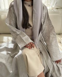 Klassische Abaya 2026 Türkei Eid Moderat Geschnittene Abaya Mädchen Kimono Muslim Maßgeschneiderte Luxus Spezielle Blumen Weiß Bestickte Ärmel Leinen Offene Abaya Arabische Abaya - Product Image 5