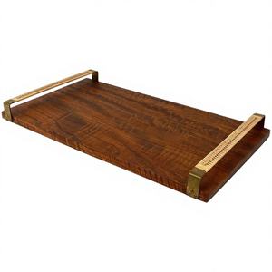 Bandeja Rectangular de Madera Oscura Ecológica con Asas de Metal Dorado, Diseño de Lujo, Apta para Lavavajillas, Hecha a Mano para Té y Café - Product Image 1