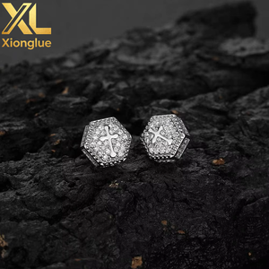 Nouvelles boucles d'oreilles hexagonales en or plaqué 18 carats, bijoux tendance hip-hop pour femmes et hommes - Product Image 6