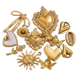 Ciondolo Vintage 3D Sole e Cuore Novirassine, Accessori per Collana in Acciaio Inossidabile Placcato Oro 18K Fai-da-Te - Product Image 2